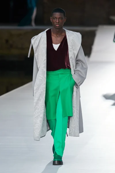 Look 10